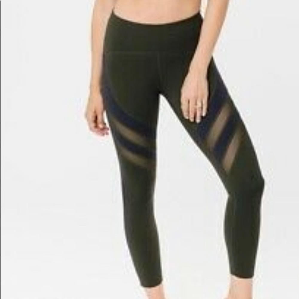 New With Tags in Bag Zyia Mesh Luxe Legging 6-8 🌷